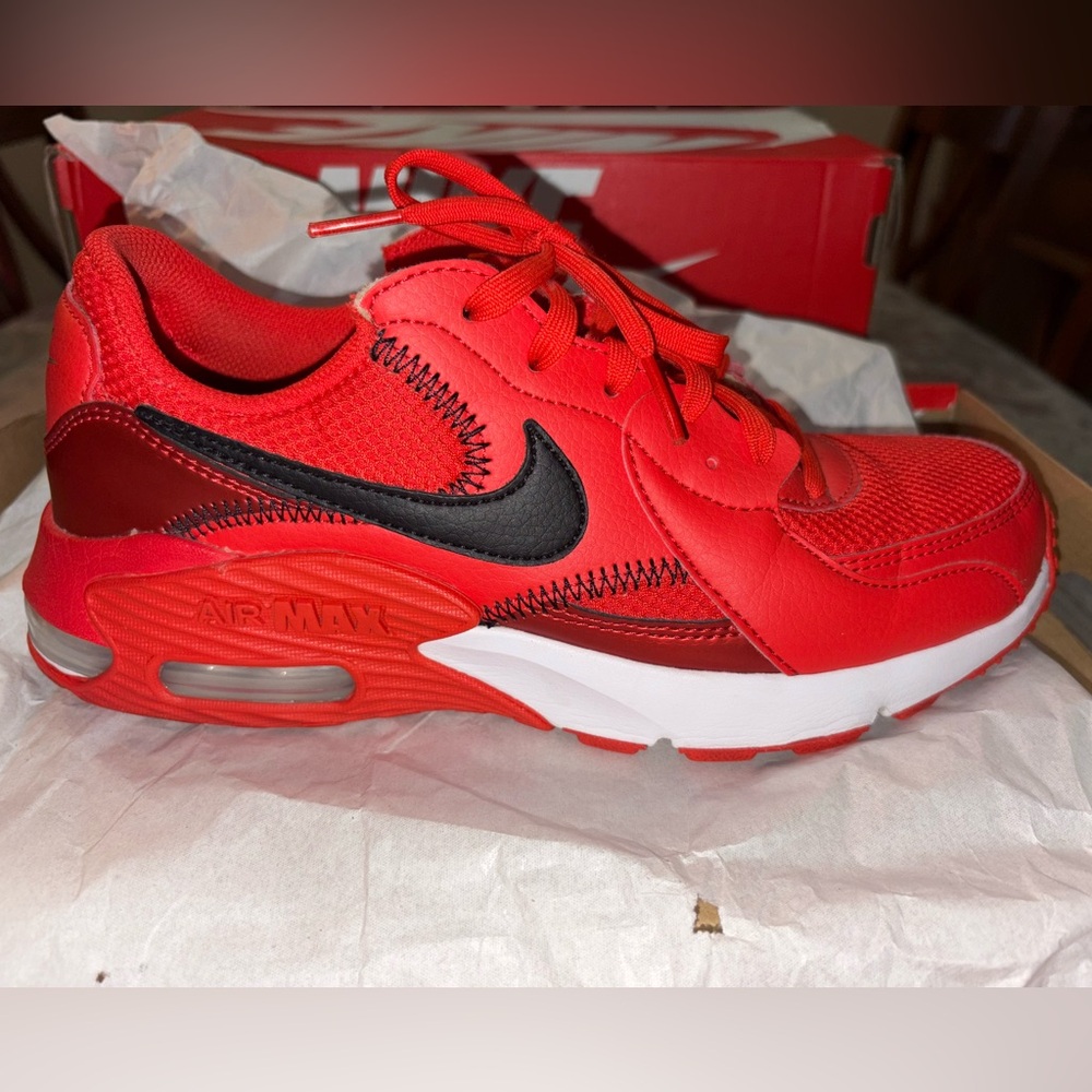 Women’s Nike Air Max Futura Red